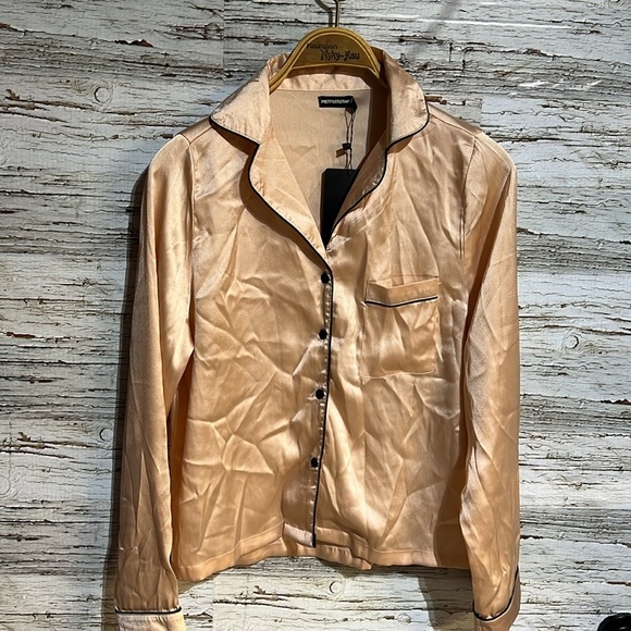 Prettylittlething button up blouse size small - Picture 5 of 9